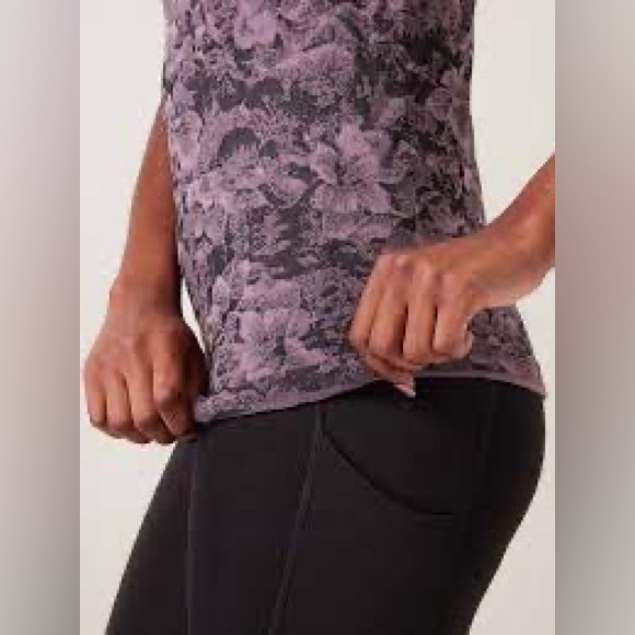 EUC Athleta Momentum Seamless Tee in Mauve Floral, Size XL - Picture 3 of 6